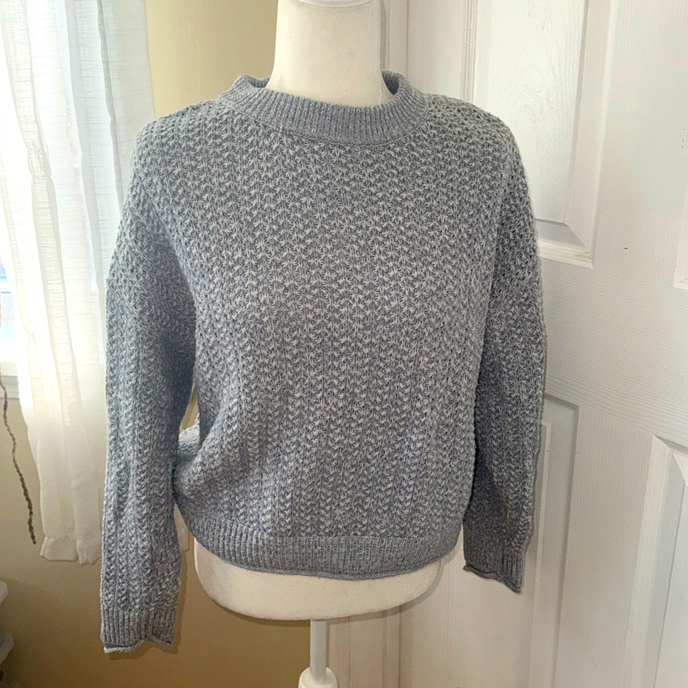 EUC Universal Threads light blue and white cable knit sweater M